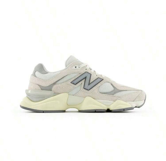 New balance sneakers {box not included please add on}